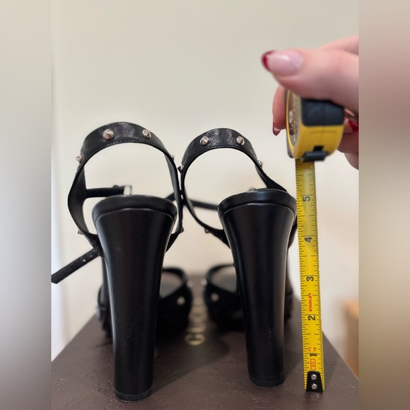 Gucci Black Leather Studded Block Heel Ankle T-Strap Sandals Pumps size 39 - Picture 5 of 9